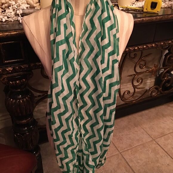 CIRCLE SCARF New!  - Picture 2 of 8